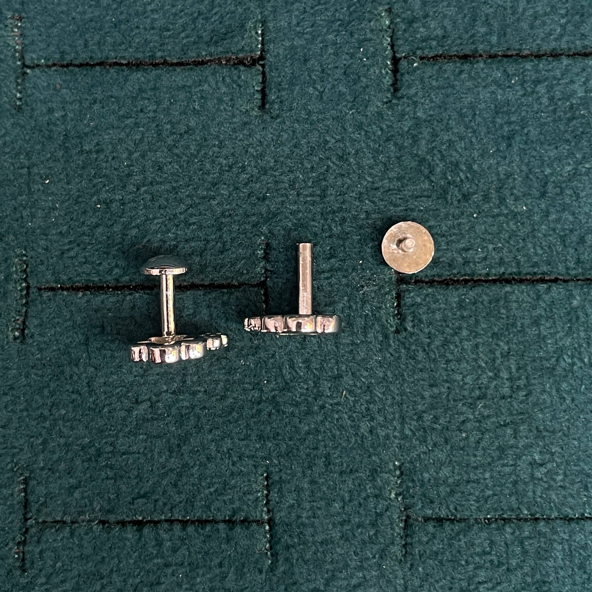 92.5 Silver White Mother-of-Pearl Flower Stud Earrings Pair
