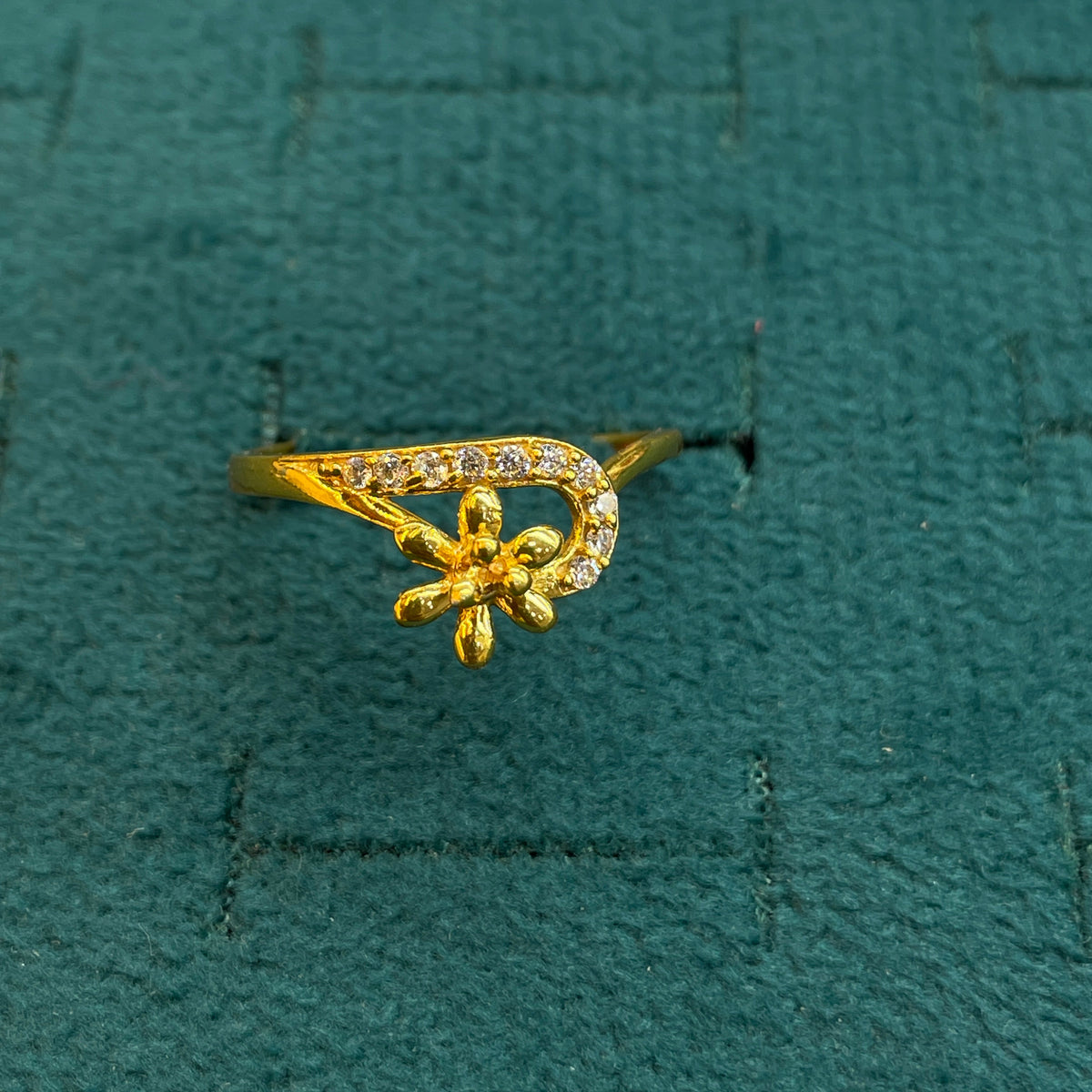 92.5 Silver Gold Plated White CZ Daisy Ring for Women