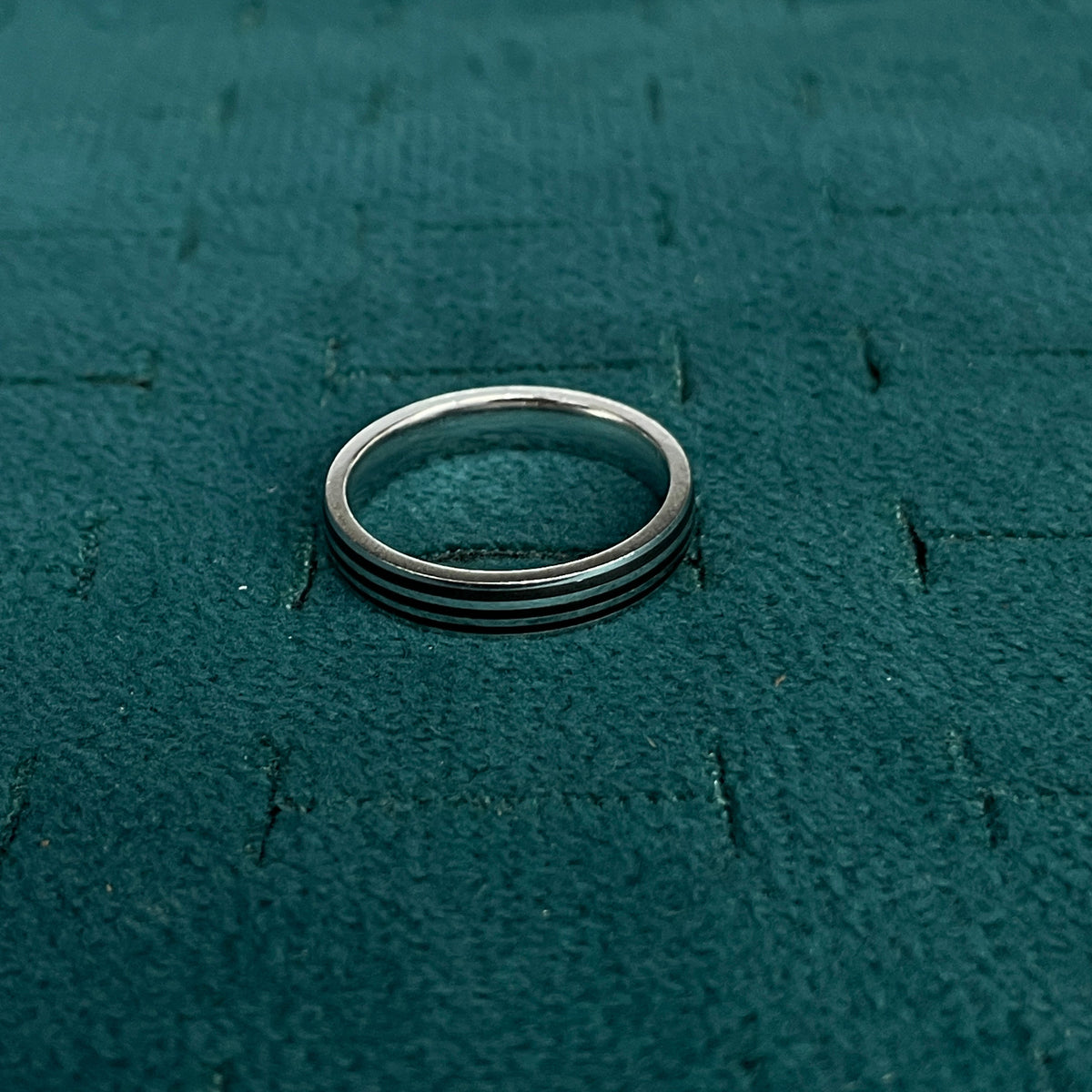 92.5 Silver Triple Black Stripe Band Ring - Size 20
