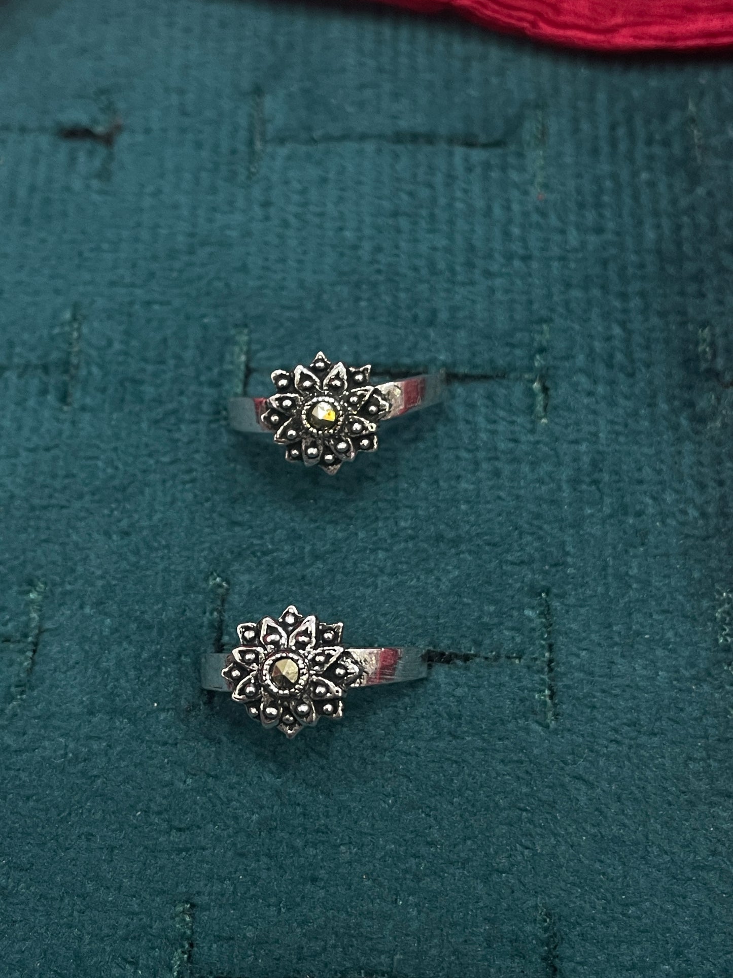 925 Sterling Silver Pyrite Dalia Toe Rings for Women | Oxidised Floral Design