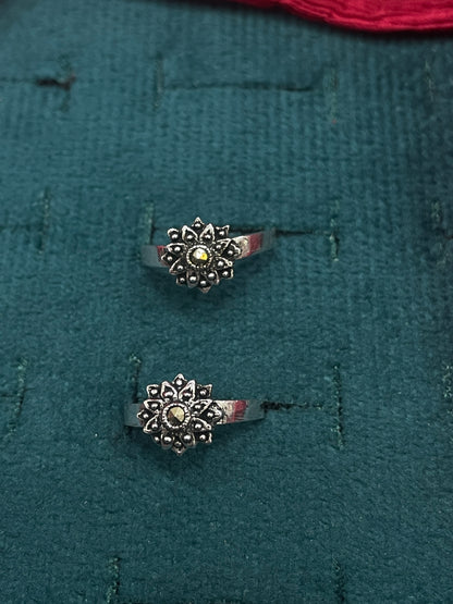 925 Sterling Silver Pyrite Dalia Toe Rings for Women | Oxidised Floral Design