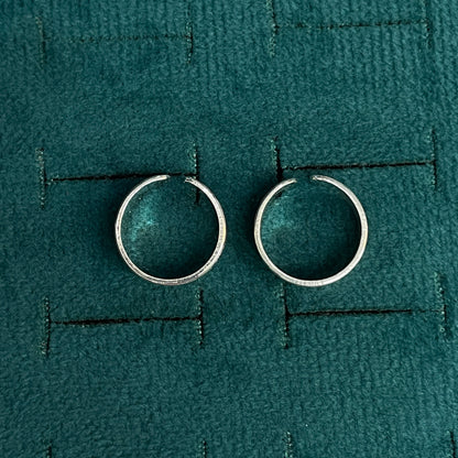 92.5 Silver Oxidised Knot Band Toe Rings