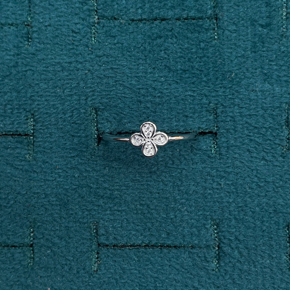 92.5 Sterling Silver Four-Petal White CZ Flower Finger Ring