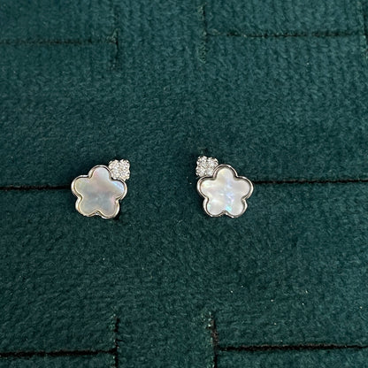 92.5 Silver White Mother-of-Pearl Flower Stud Earrings Pair