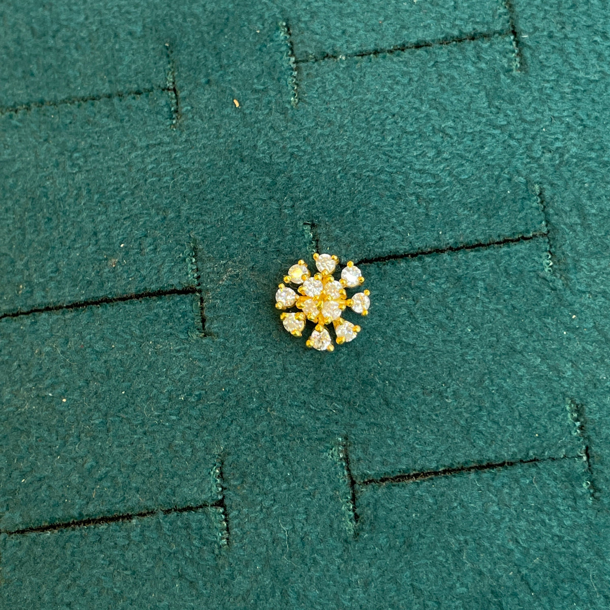 92.5 Silver Gold Plated White CZ Flower Cluster Nose Pin for Women