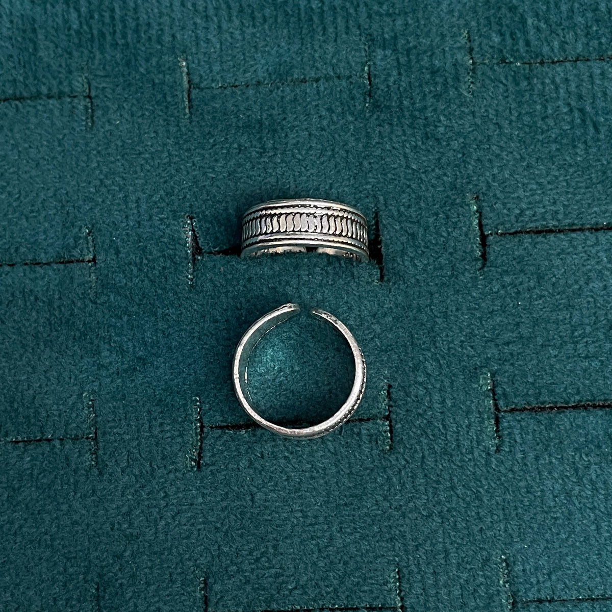 92.5 Silver Oxidised Wave Band Toe Rings