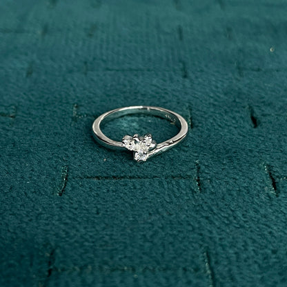 92.5 Silver Clear Stone Floral Ring for Women