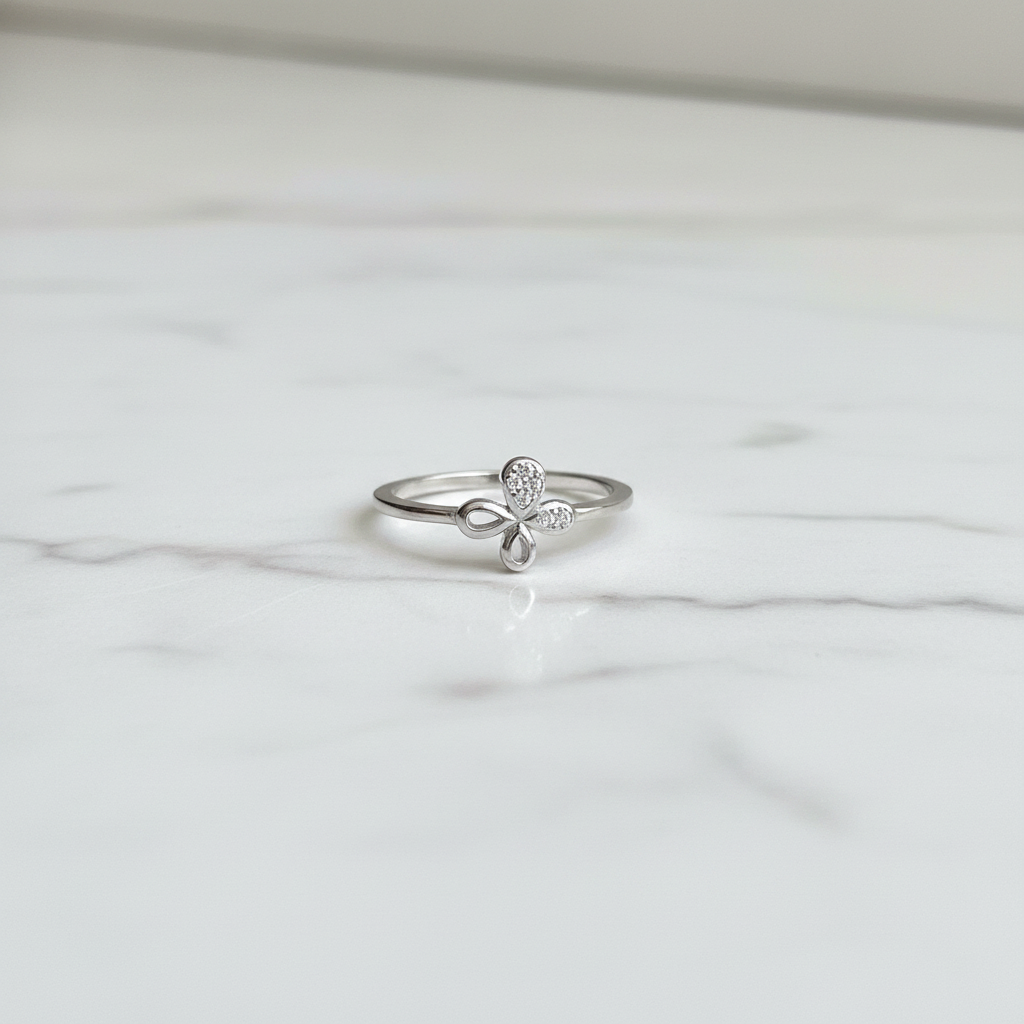92.5 Sterling Silver Three-Petal CZ & Plain Silver Clover Flower Finger Ring