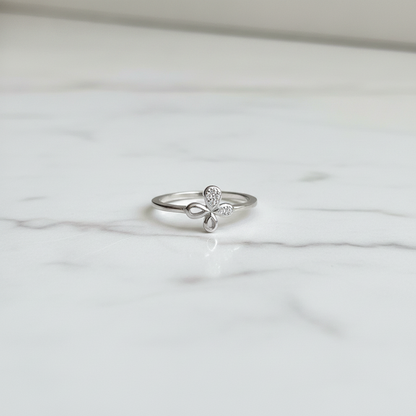 92.5 Sterling Silver Three-Petal CZ & Plain Silver Clover Flower Finger Ring