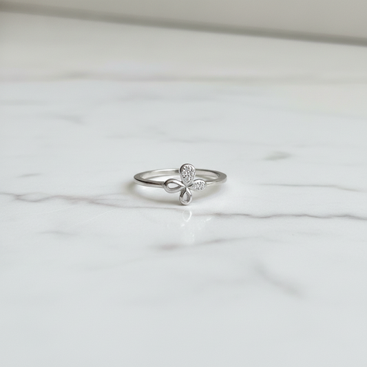 92.5 Sterling Silver Three-Petal CZ & Plain Silver Clover Flower Finger Ring