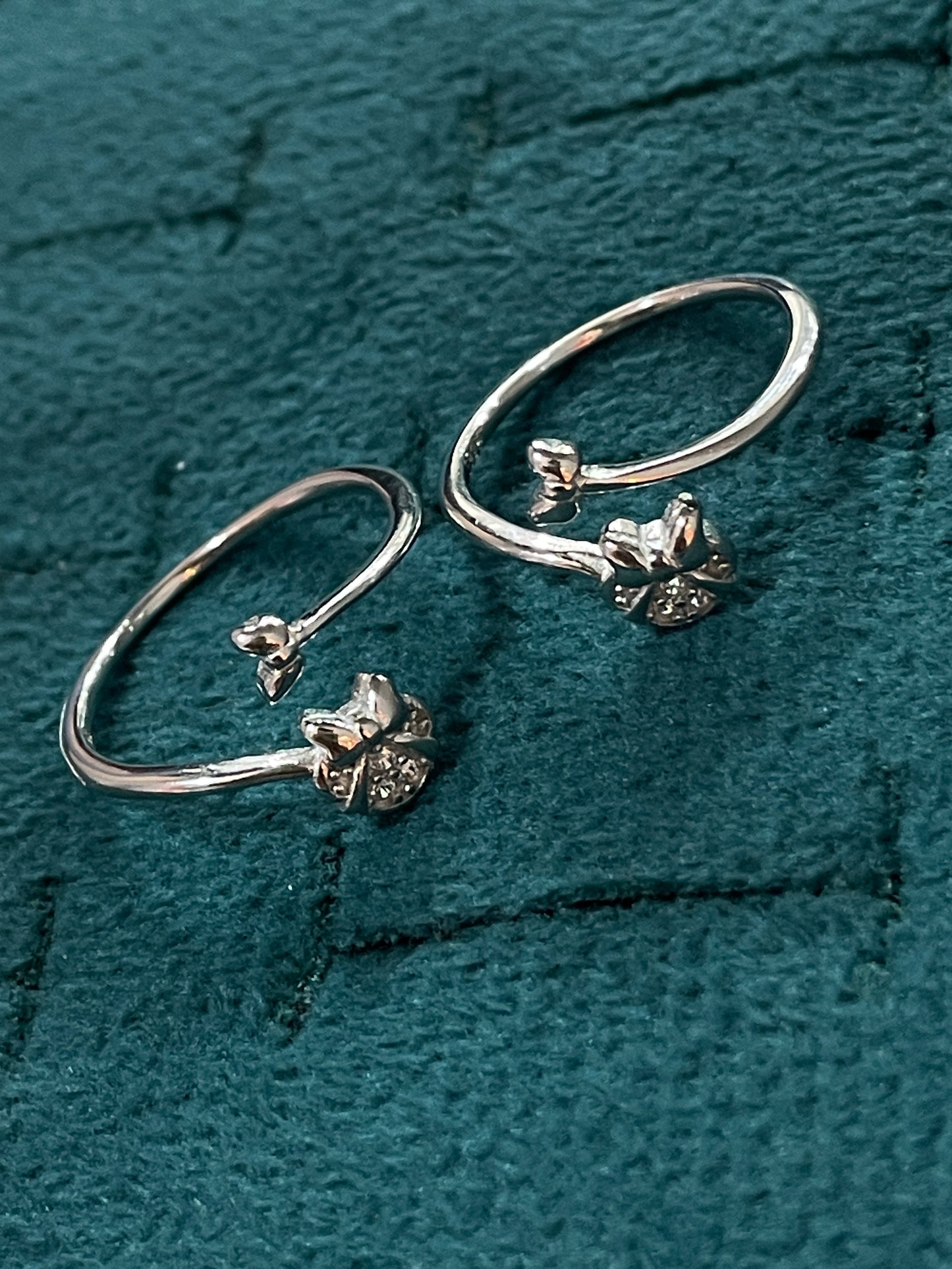 92.5 Silver Toe Rings for Women | Studded Bow Design | Traditional Jewellery