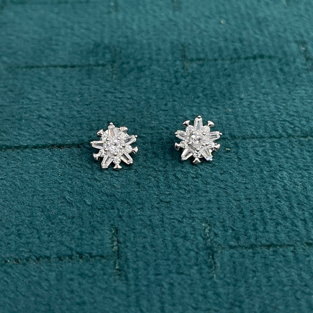 92.5 Silver Stylish Flower Studs | Elegant Floral Modern Design | Jewellery pair