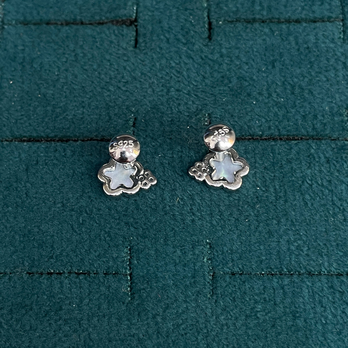 92.5 Silver White Mother-of-Pearl Flower Stud Earrings Pair