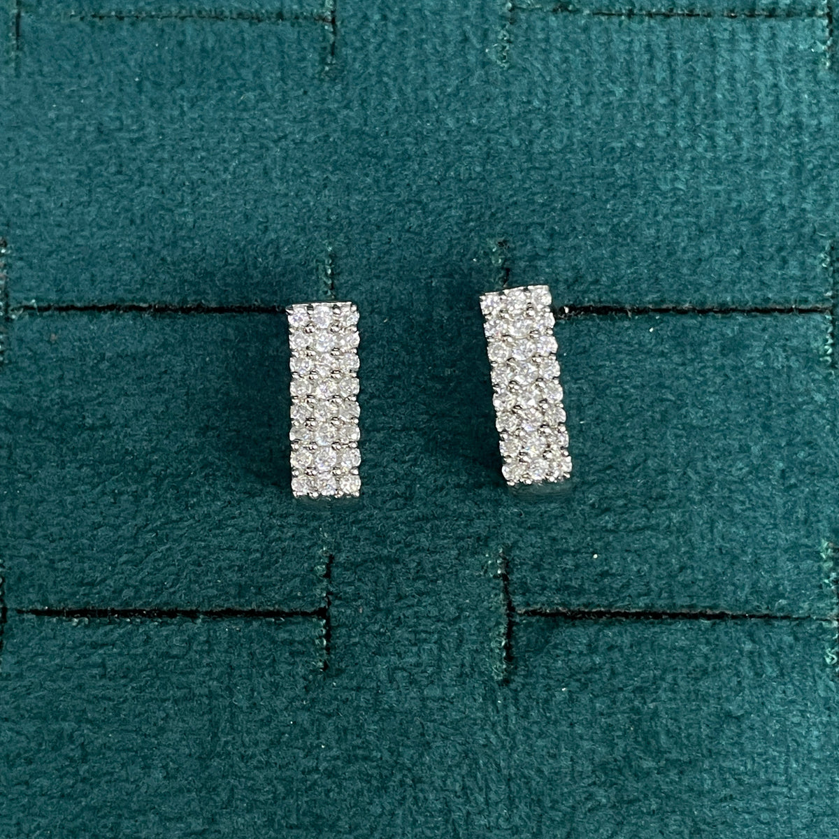 92.5 Silver Clear Stone Curved Bar Stud Earrings Pair