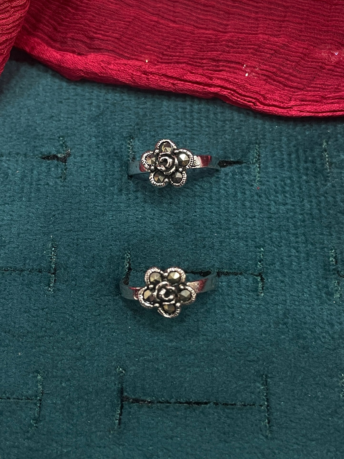 925 Sterling Silver Pyrite Rose Toe Rings for Women | Oxidised Floral Design