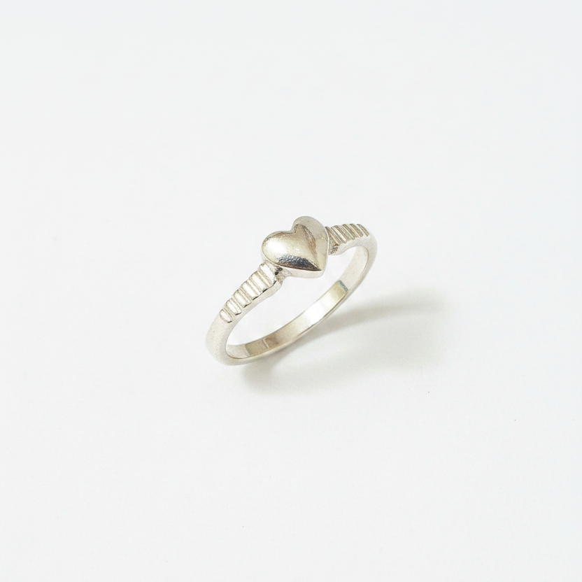 92.5 silver classy heart ring size 14