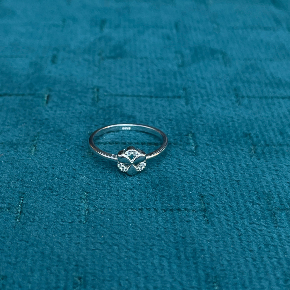 92.5 Sterling Silver Teardrop Centre Finger Ring
