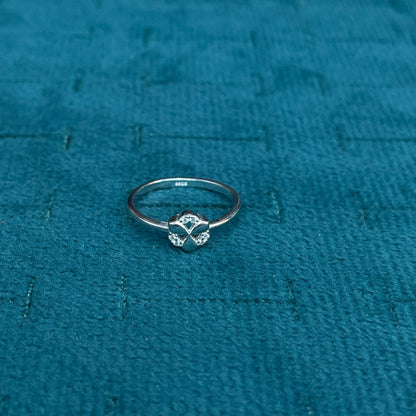92.5 Sterling Silver Teardrop Centre Finger Ring