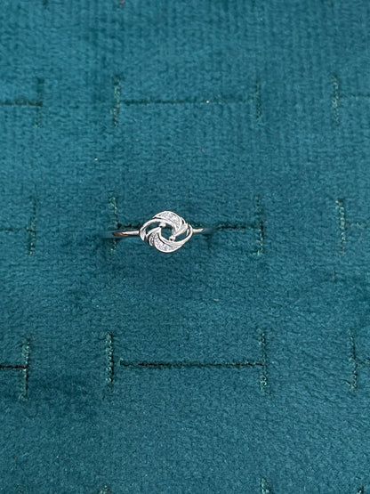 92.5 Sterling Silver Swirl Knot Finger Ring for Women