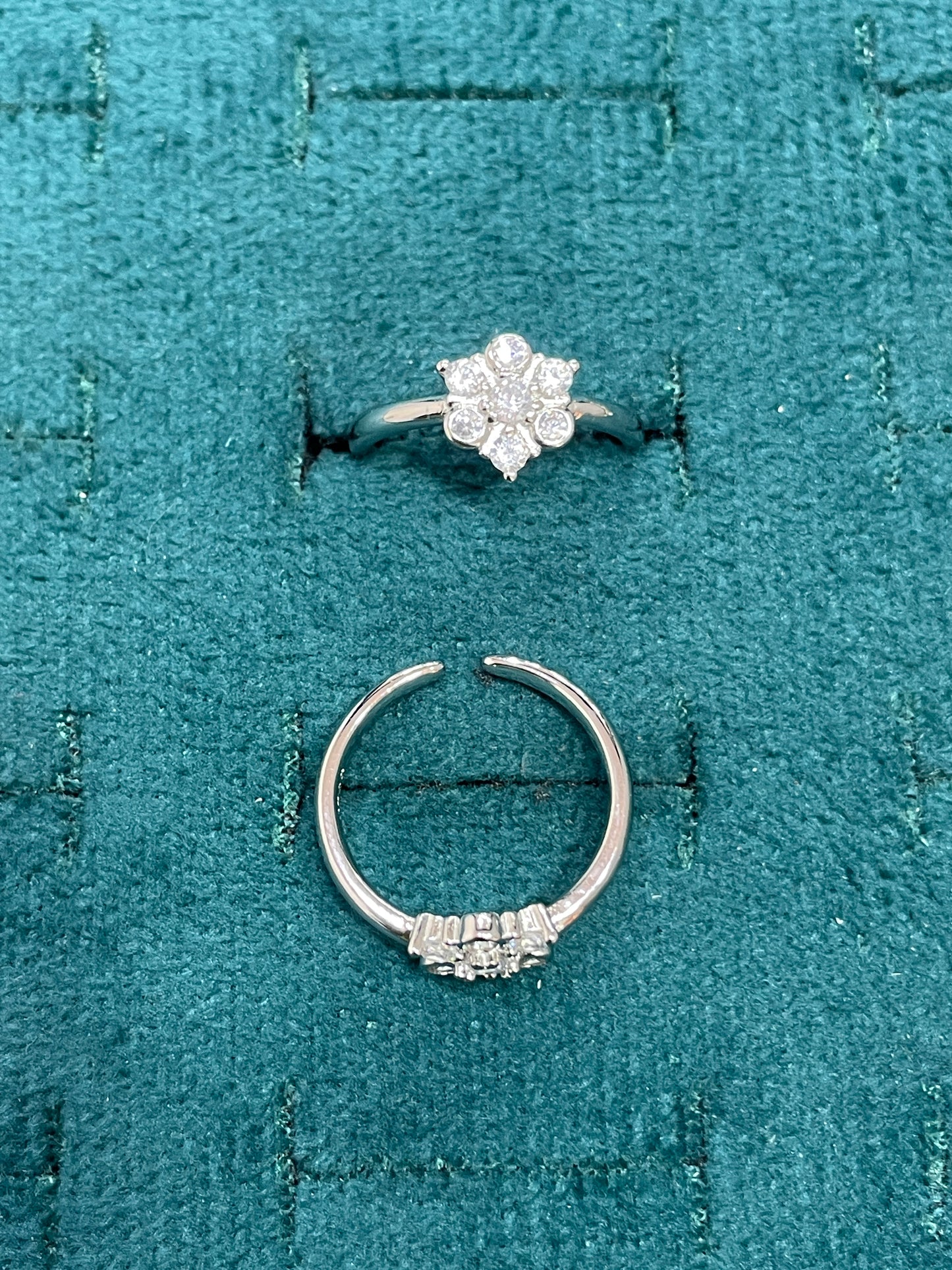 92.5 Silver Star CZ Adjustable Toe Rings for Women | Snowflake Cluster Design