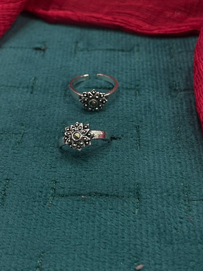 925 Sterling Silver Pyrite Dalia Toe Rings for Women | Oxidised Floral Design