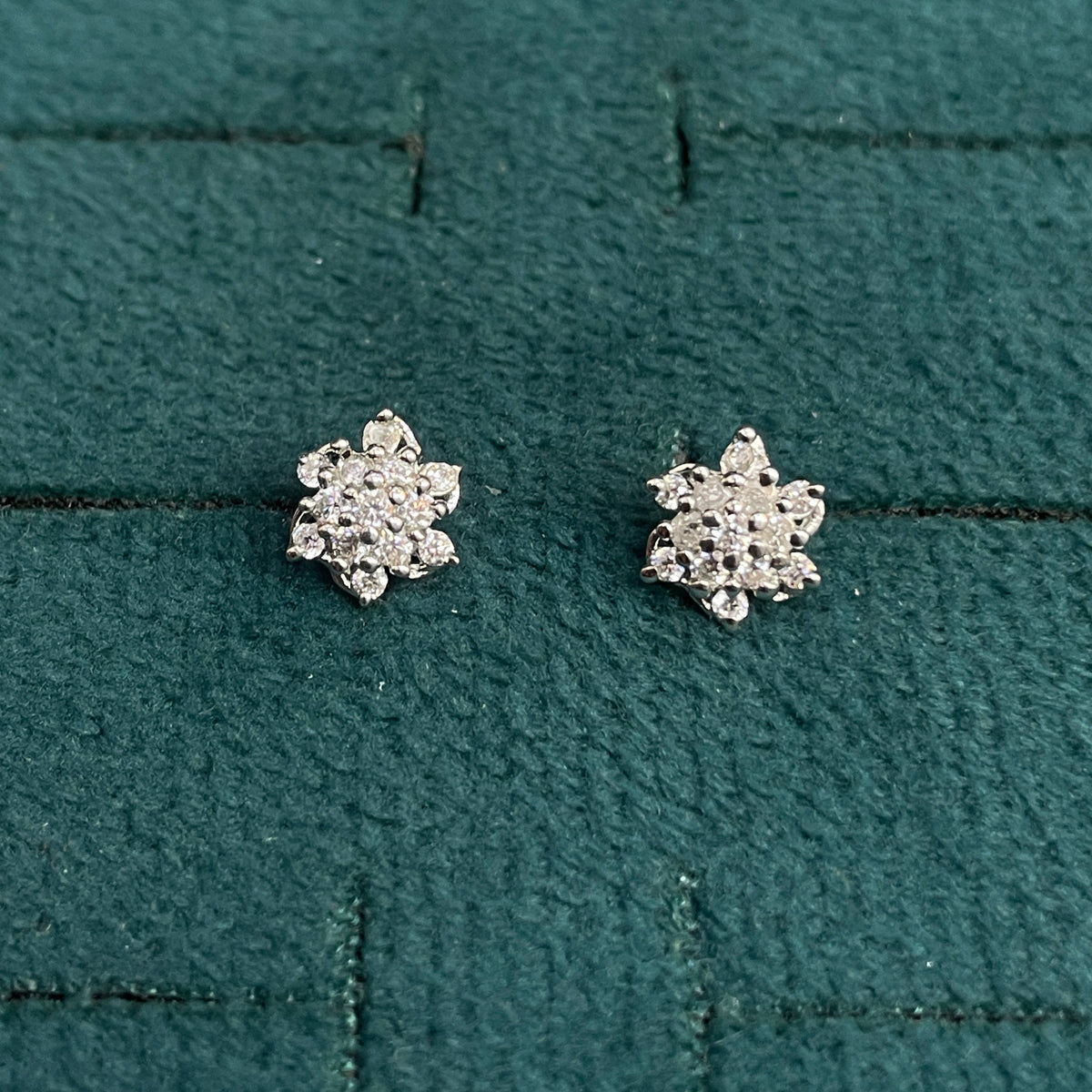 92.5 Silver Clear Stone Flower Stud Earrings Pair