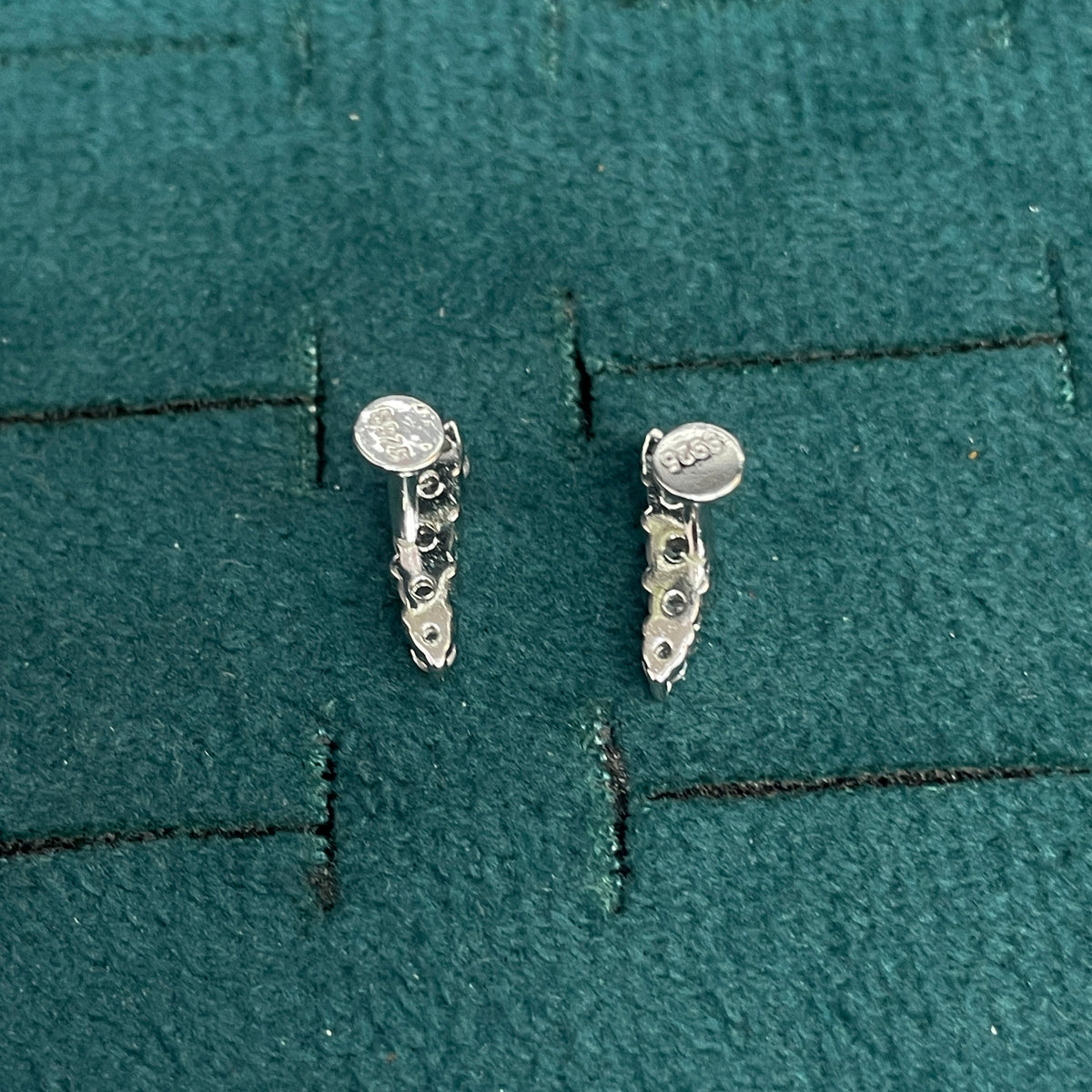 92.5 Silver Clear Stone Curve Studs Pair