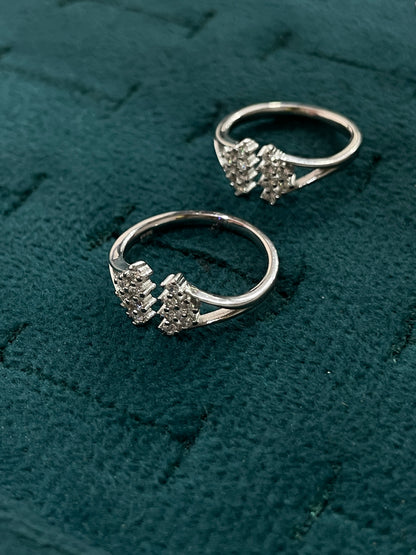 92.5 Silver Stone Cluster Clip Toe Rings for Women | V-Split Double Cluster Design
