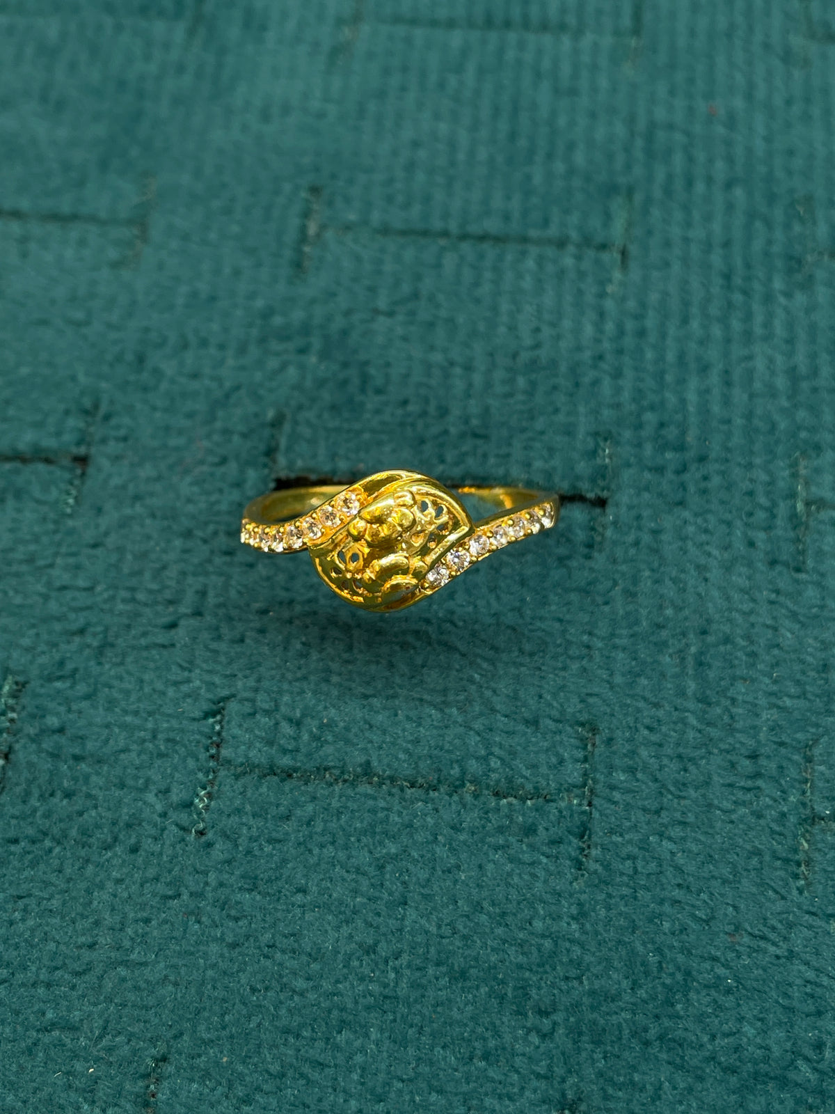 92.5 Silver Gold Plated White CZ Filigree Knot Ring for Women