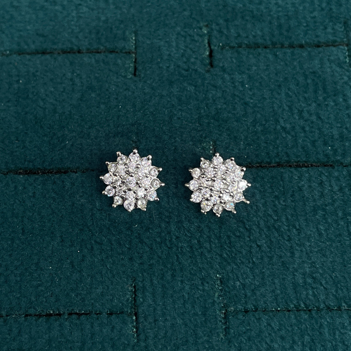 92.5 Silver Clear Stone Floral Cluster Stud Earrings Pair
