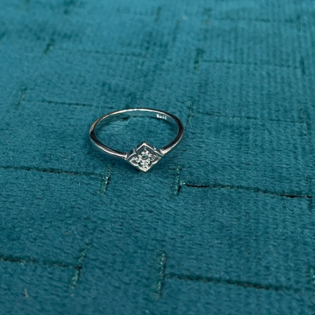 92.5 Sterling Silver Diamond-Frame Clover Finger Ring