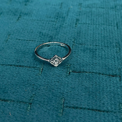 92.5 Sterling Silver Diamond-Frame Clover Finger Ring