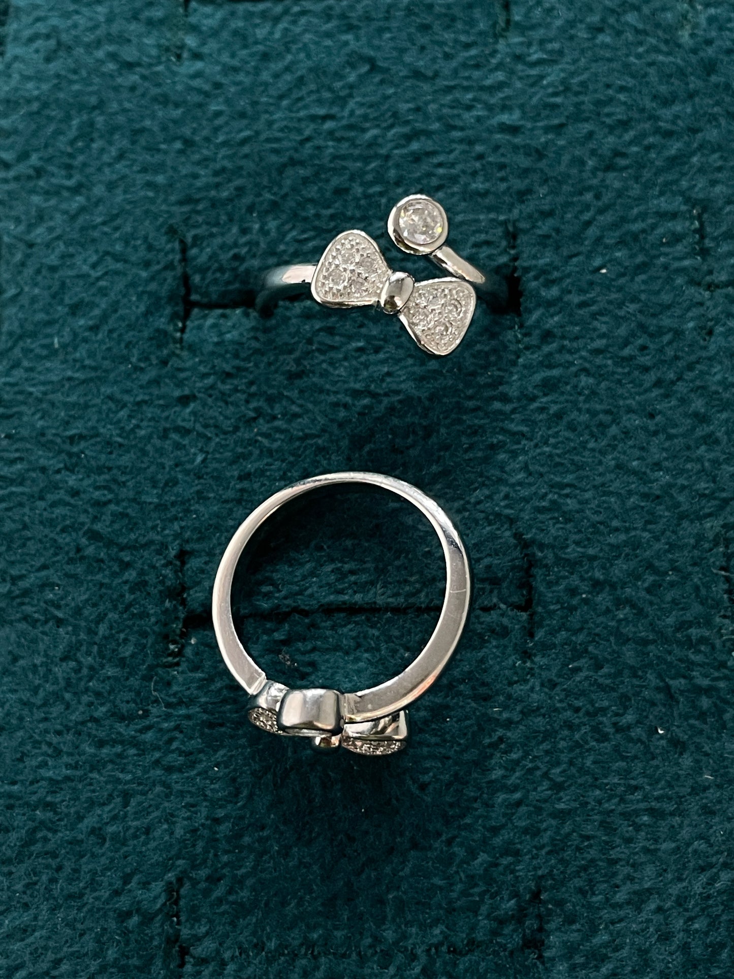 92.5 Silver Bow Stone Adjustable Toe Rings for Women | Pavé Bow & Solitaire Design