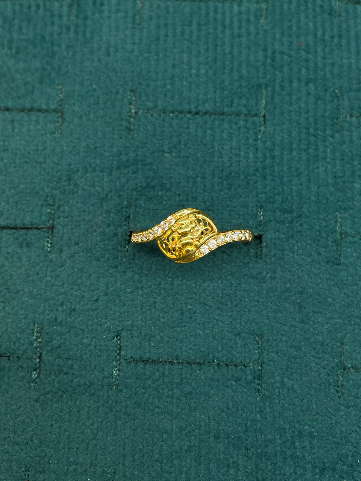 92.5 Silver Gold Plated White CZ Filigree Knot Ring for Women