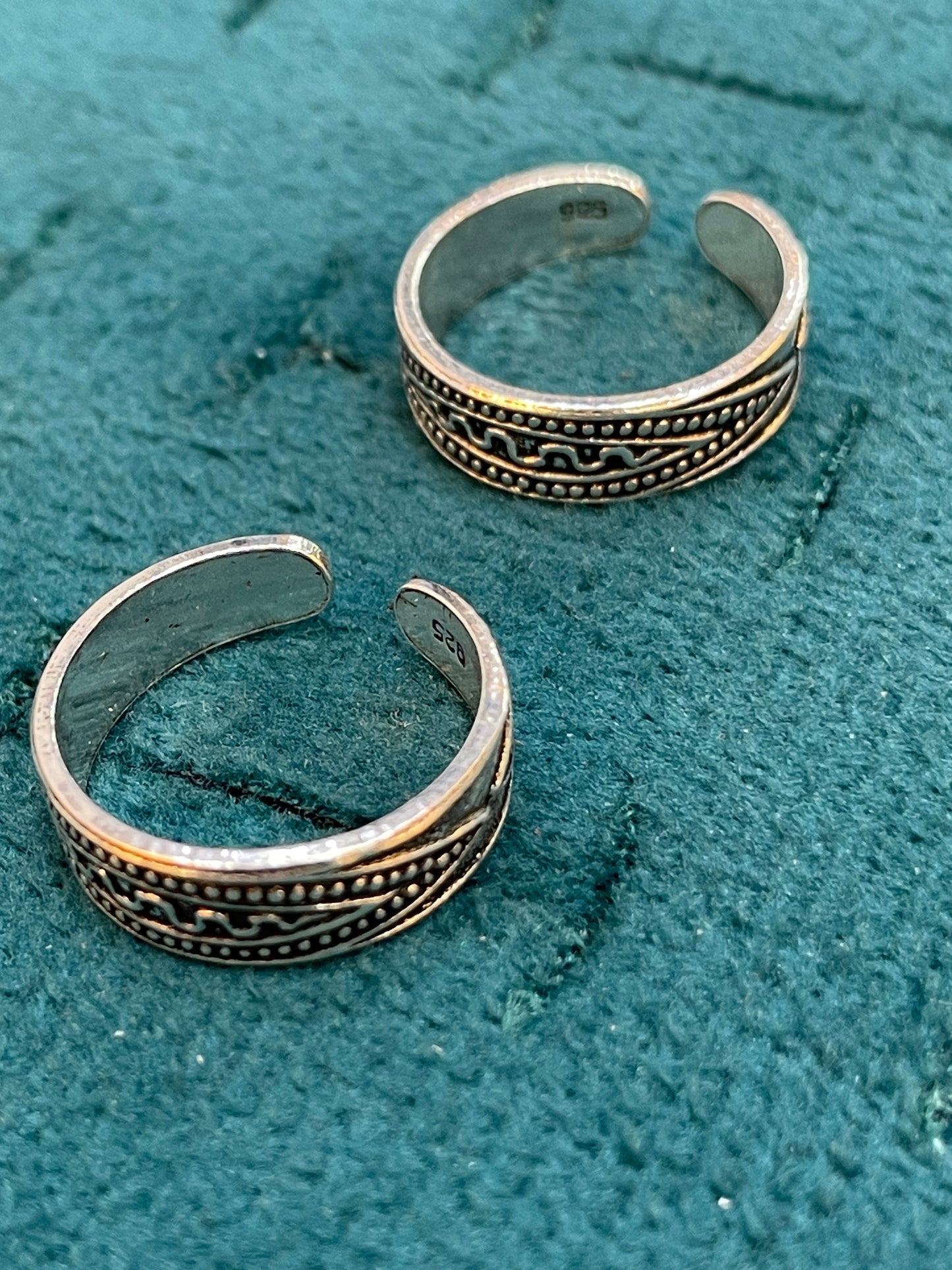 92.5 Silver Oxidised Adjustable Toe Rings for Women | Vintage Scroll Design
