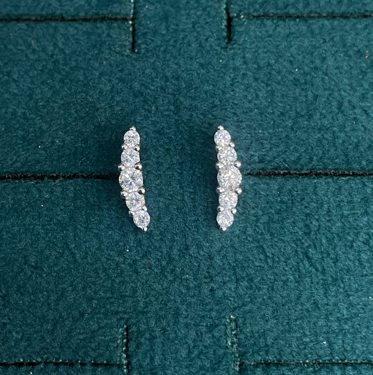 92.5 Silver Clear Stone Curve Studs Pair