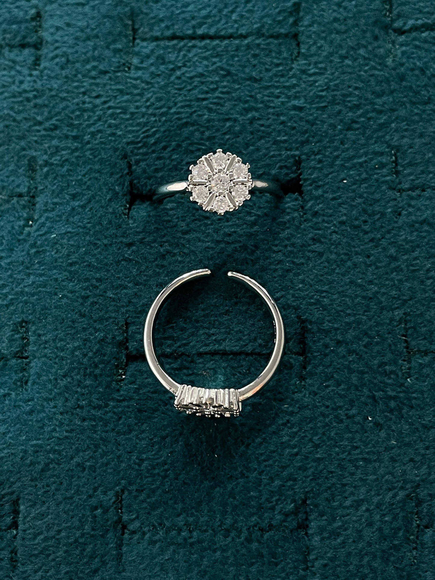 92.5 Silver 7 Stone Floral Cluster Adjustable Toe Rings for Women | Snowflake Design