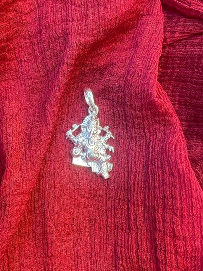 92.5 Silver Ganesha Design Pendant for Men & Women – Traditional Temple Style