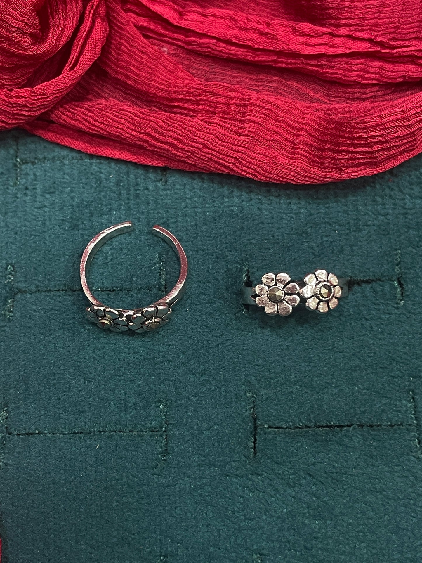 925 Sterling Silver Dual Flower Pyrite Toe Rings for Women | Oxidised Floral Design