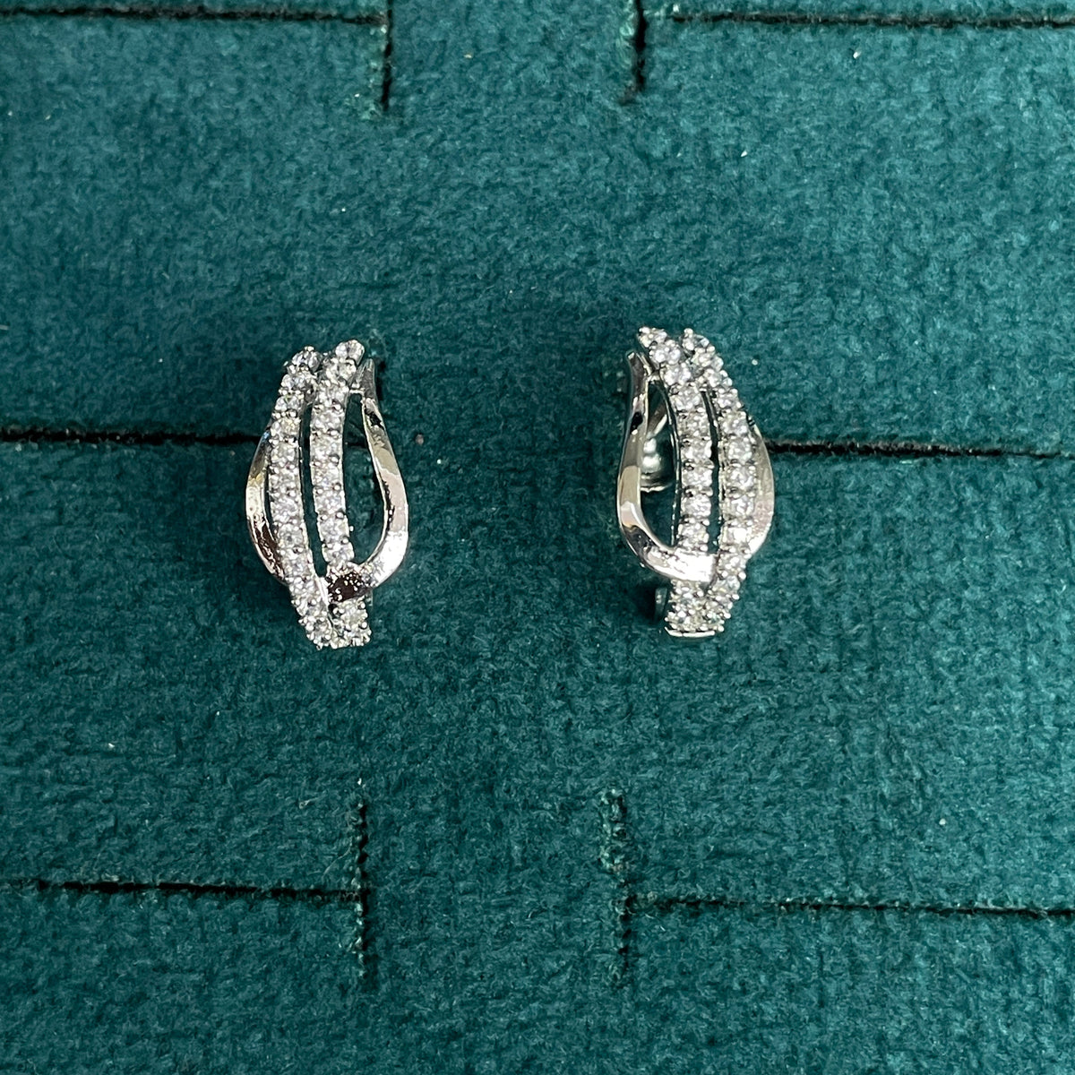 92.5 Silver Clear Stone Crossover Stud Earrings Pair