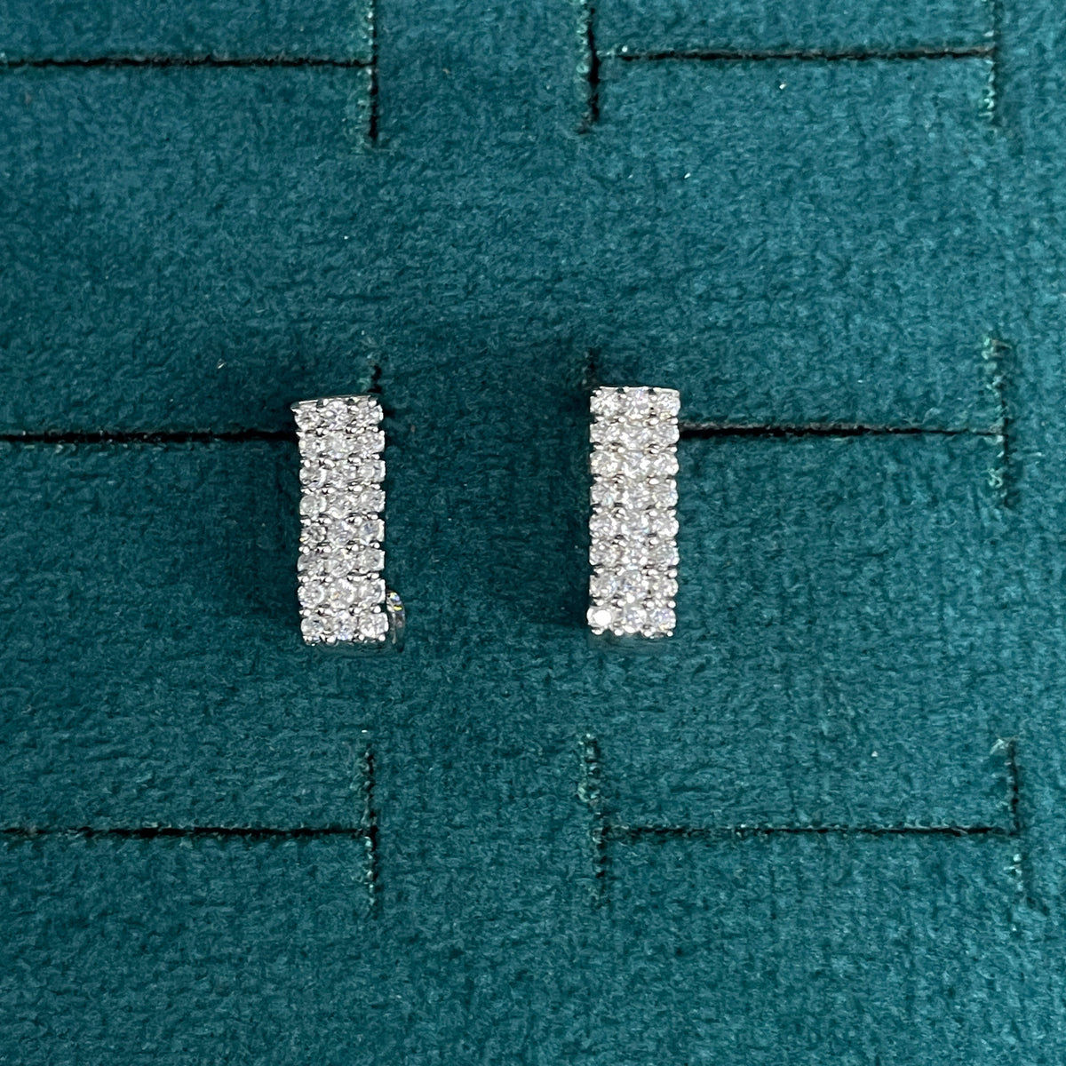 92.5 Silver Clear Stone Curved Bar Stud Earrings Pair