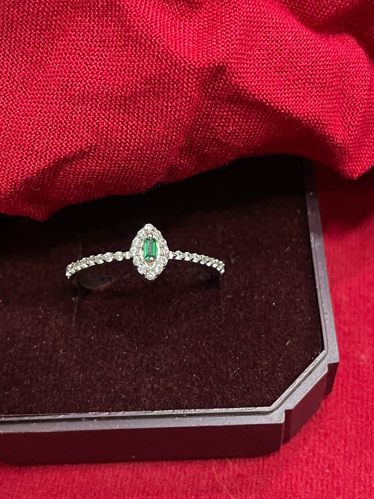 92.5 silver classy green stone ring