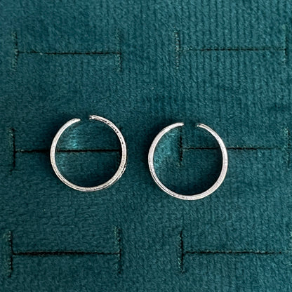 92.5 Silver Oxidised Scroll Band Toe Rings