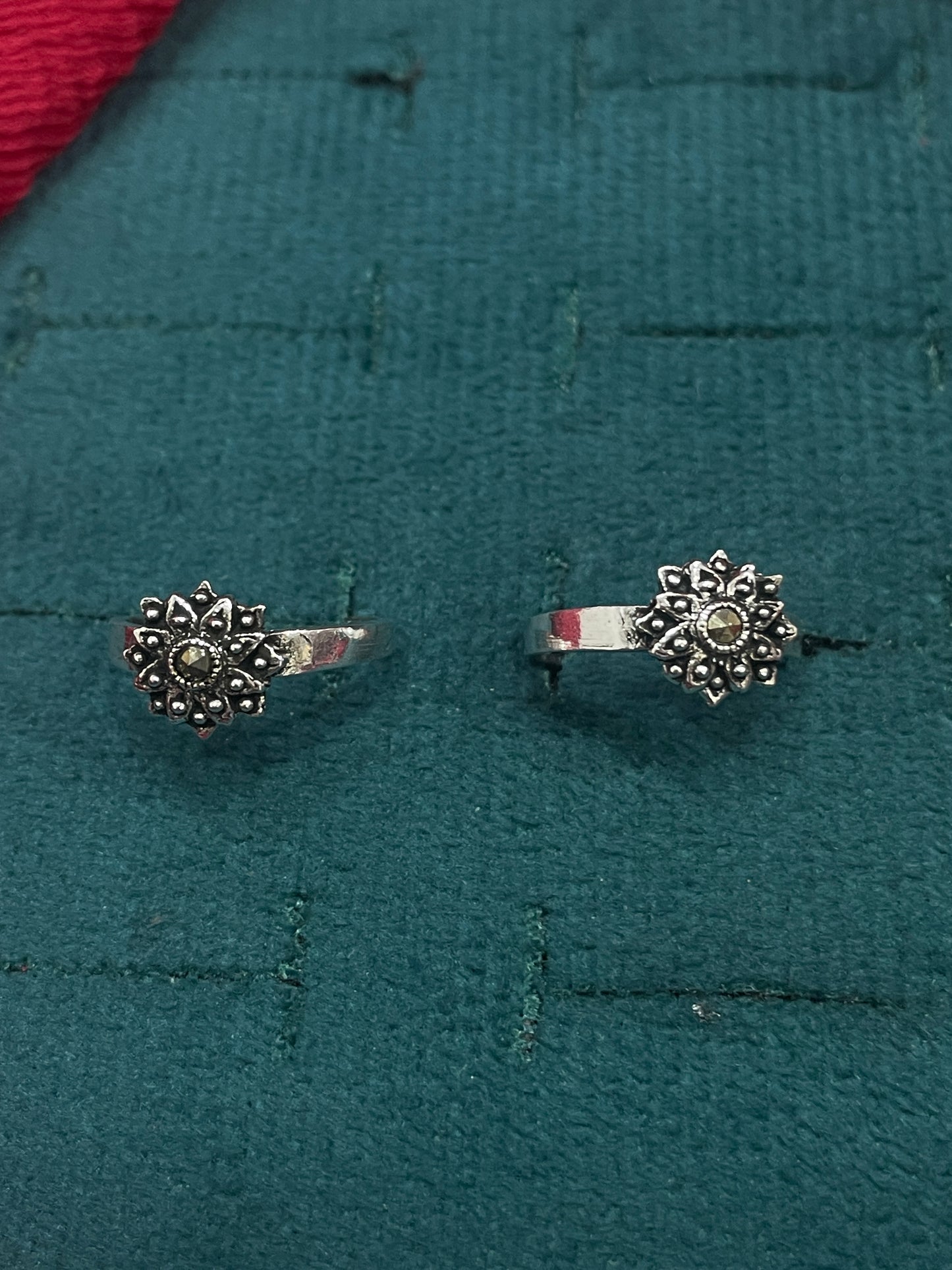 925 Sterling Silver Pyrite Dalia Toe Rings for Women | Oxidised Floral Design