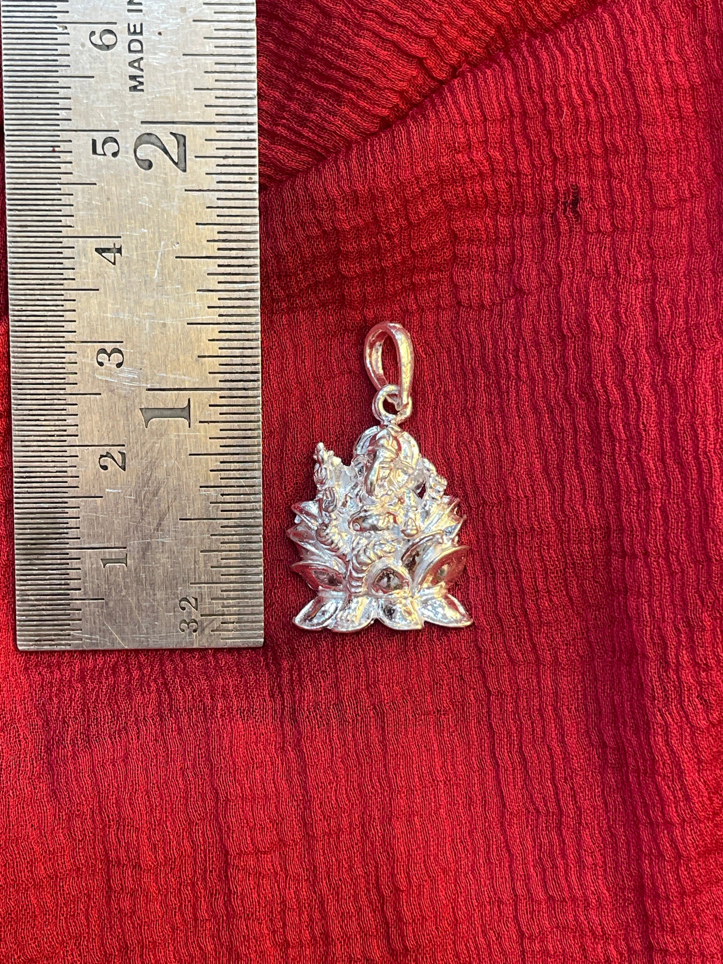 92.5 Silver Ganesha Sitting on Lotus Design Pendant for Men & Women – Traditional Temple Style