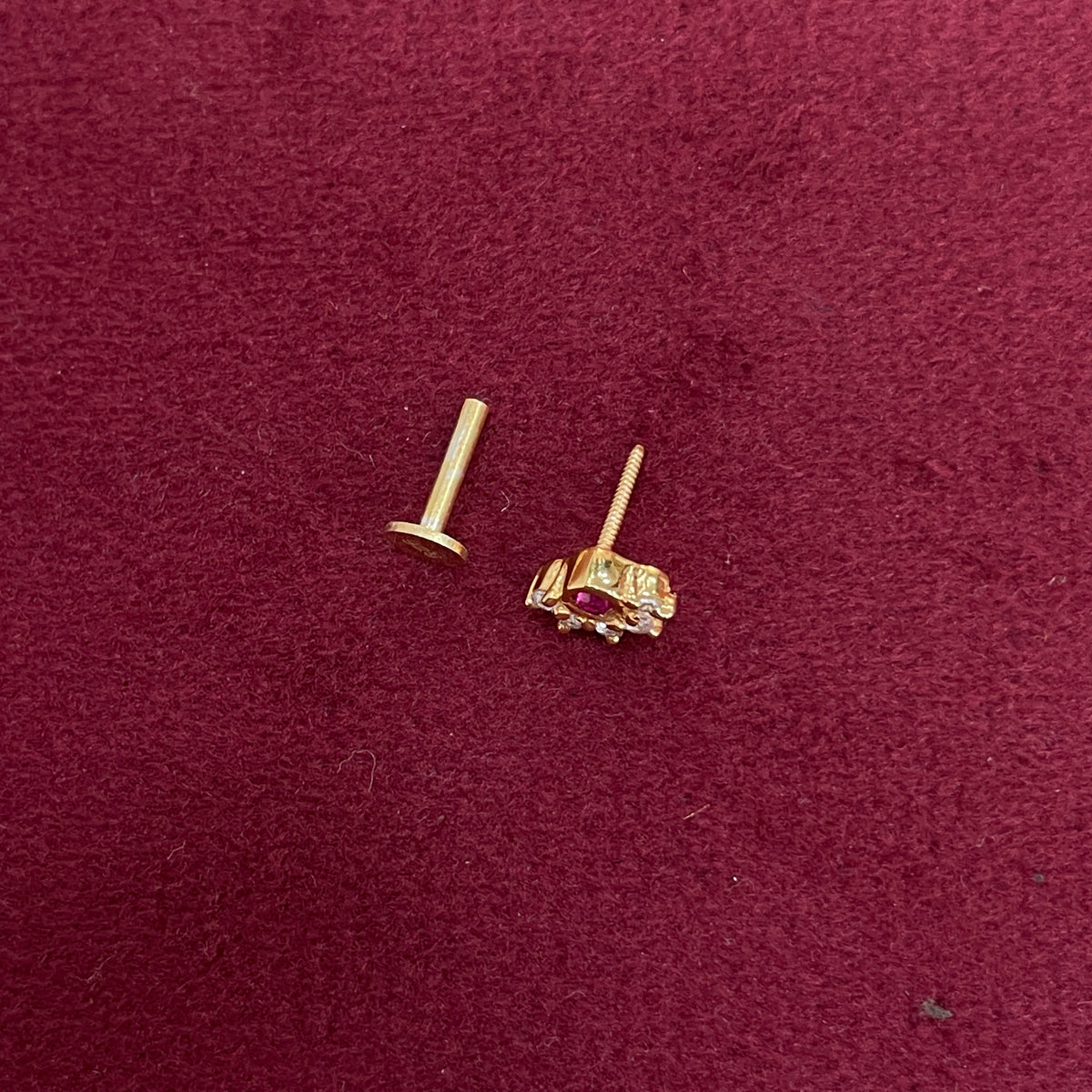 92.5 Sterling Silver Gold Plated Ruby Red CZ Crown Nose Pin for Women