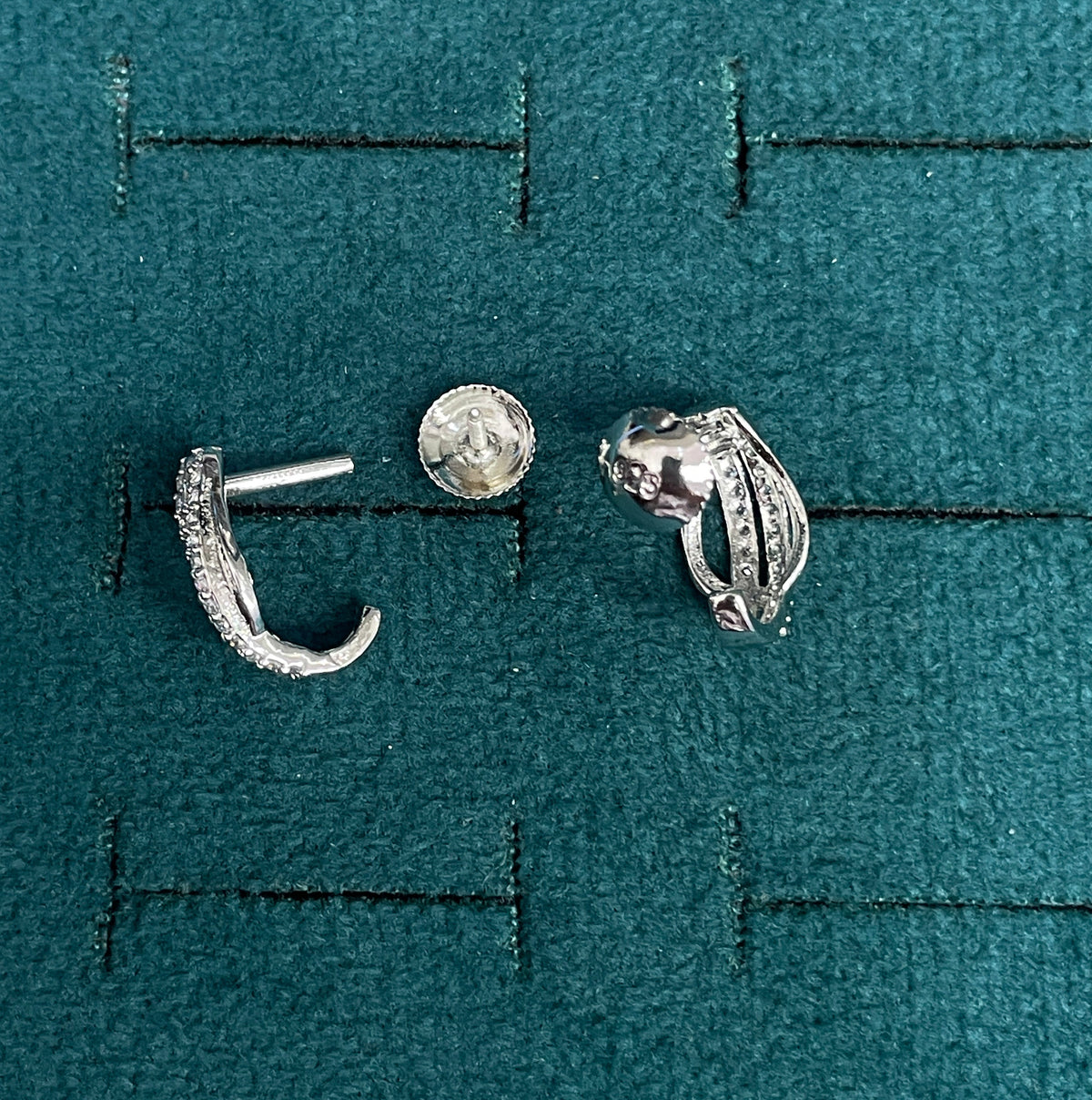92.5 Silver Clear Stone Crossover Stud Earrings Pair