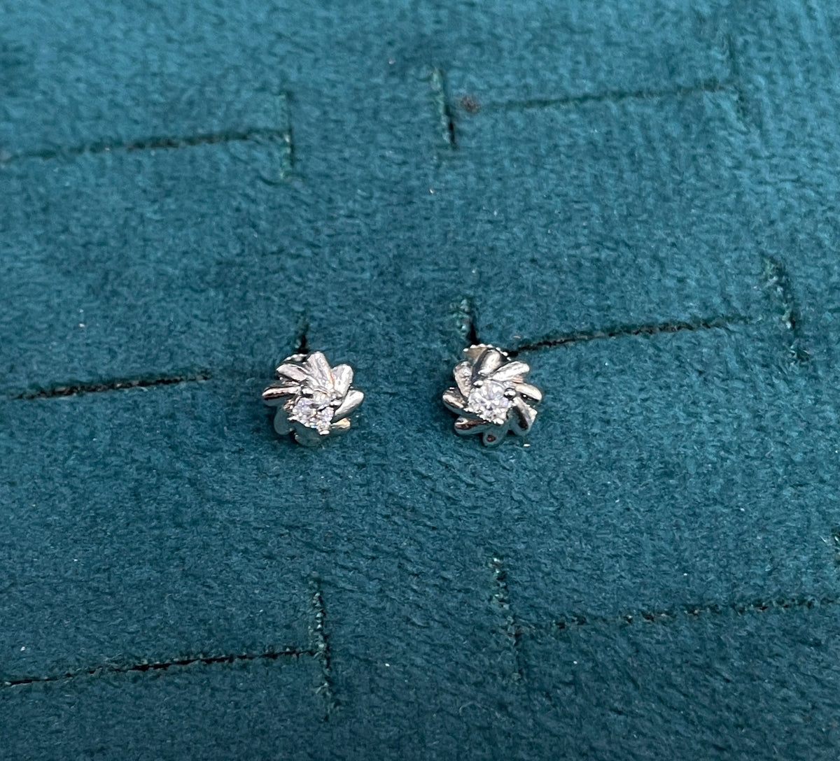 92.5 Sterling Silver Solitaire CZ Sunflower Prong Stud Earrings for Women pair