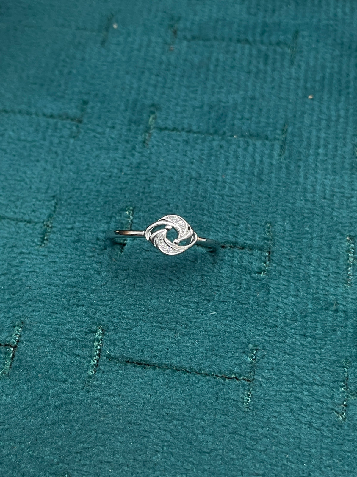 92.5 Sterling Silver Swirl Knot Finger Ring for Women