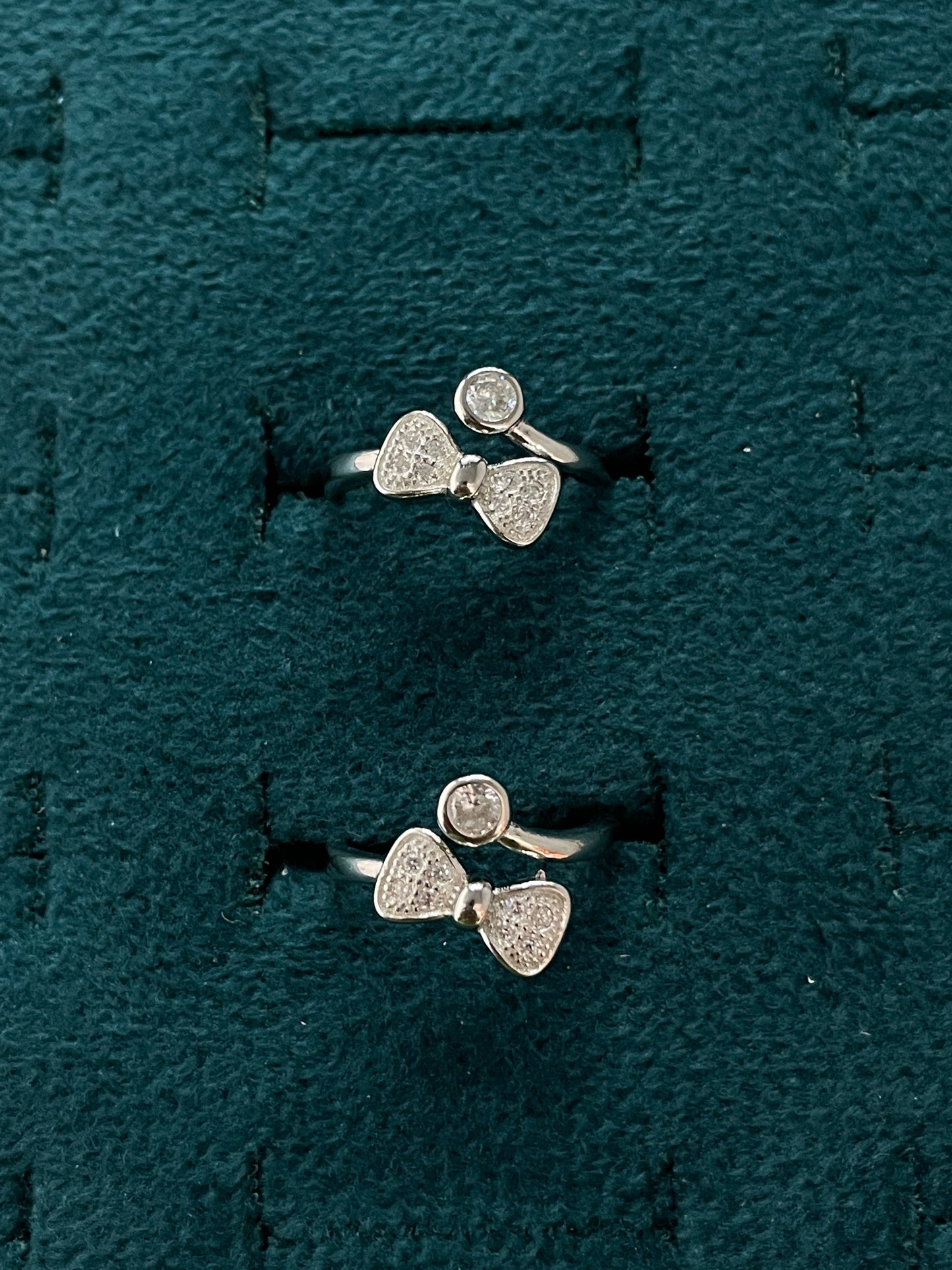 92.5 Silver Bow Stone Adjustable Toe Rings for Women | Pavé Bow & Solitaire Design